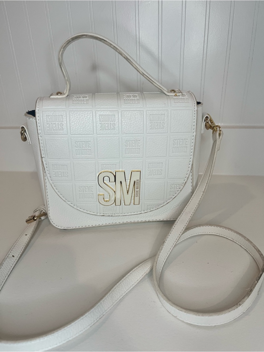 Steve Madden White Quilted Crossbody with Gold SM Emblem